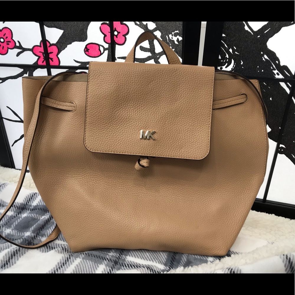 MichaelKors leather Backpack (lN)